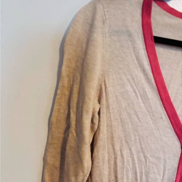 The Limited light weight cardigan in beige size large, mild wear - Picture 2 of 4